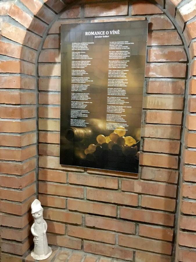 Sklep U Dusana Vracov Exterior foto